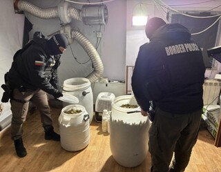 При специализирана операция е разкрита нарколаборатория в софийско село, задържани са двама
