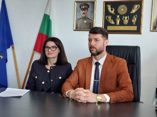 Четирима извършители на серия телефонни измами са задържани и обвинени след специализирана полицейска операция, организирана от ГДНП