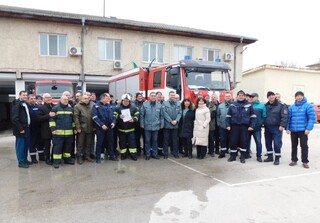 Под водни струи силистренските огнеборци изпратиха в заслужен отдих колегата си Георги Гебешев