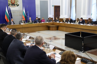 The coordination between the regional governors and Regional Directorates of Interior was discussed at a working meeting of the Council of Ministers