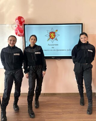 Още 16 училища се включиха в кампанията „Обучение в АМВР“