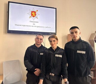Още 16 училища се включиха в кампанията „Обучение в АМВР“