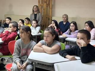 Обучение на ученици от трети и четвърти клас, насочено към безопасното сърфиране в интернет и изграждането на дигитална култура сред най-малките, стартира в Шумен