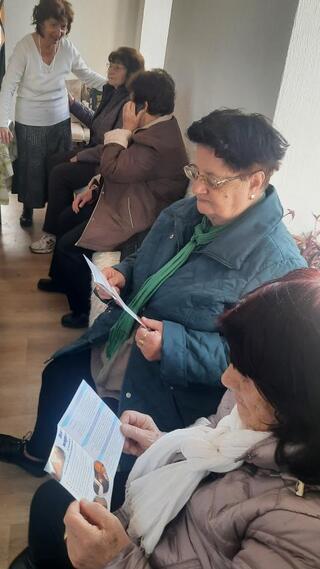 Пожарникари обучиха незрящи и техни асистенти в Смолян как да реагират при пожар