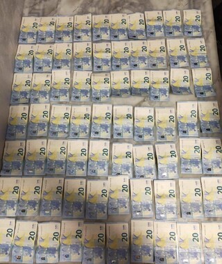 Задържаха за разпространение на наркотици в ГПУ-Каварна мъж и жена с голяма сума пари