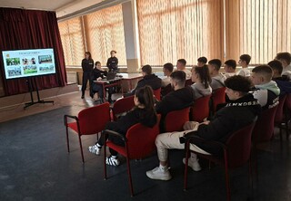 Срещите на представителите на АМВР с ученици продължават