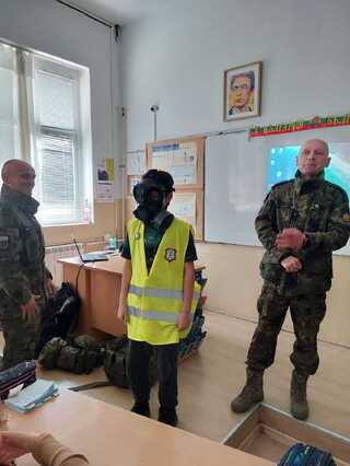 Военнослужещи от Трето бригадно командване в Благоевград представиха пред децата от Детското полицейско управление своята професия