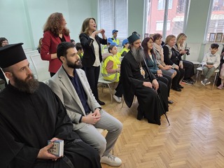Българският патриарх Даниил се срещна с малчугани от Детско полицейско управление в столично специално училище за деца с увреден слух „Проф. д-р Дечо Денев“