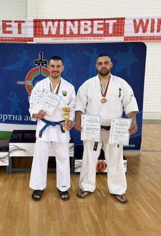 Силистренски полицаи с призови места от национално състезание по полицейска лична защита и карате
