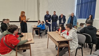 Инспектори от Пътна полиция – Смолян оцениха знанията на учениците в общинския етап на викторина по безопасност на движението