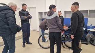 Инспектори от Пътна полиция – Смолян оцениха знанията на учениците в общинския етап на викторина по безопасност на движението