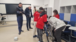 Инспектори от Пътна полиция – Смолян оцениха знанията на учениците в общинския етап на викторина по безопасност на движението
