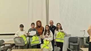 Инспектори от Пътна полиция – Смолян оцениха знанията на учениците в общинския етап на викторина по безопасност на движението