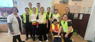 Ученици от Етрополе участваха в превантивни занятия за оказване на долекарска помощ и справяне с агресията и тормоза