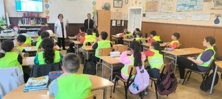 Ученици от Етрополе участваха в превантивни занятия за оказване на долекарска помощ и справяне с агресията и тормоза