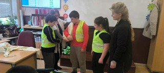 Ученици от Етрополе участваха в превантивни занятия за оказване на долекарска помощ и справяне с агресията и тормоза