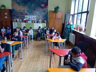 Ученици от Етрополе участваха в превантивни занятия за оказване на долекарска помощ и справяне с агресията и тормоза