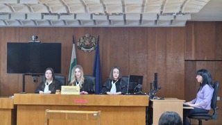 Ученици участваха в симулативен съдебен процес по казус на „Пътна полиция“ в Смолян