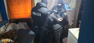 6 разкрити престъпления, две задържани лица и иззети наркотични вещества при спецоперация на територията на РУ – П. Тръмбеш