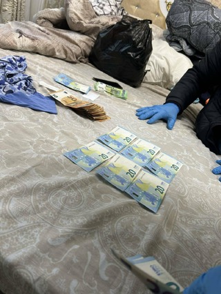 Списъци с имена и ЕГН-та, парични суми и други веществени доказателства са иззети при мащабна полицейска акция срещу купения вот в Пернишко