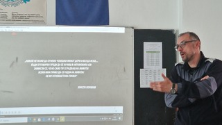 „Безопасността на пътя е споделена отговорност – всяка грешка има последствия“ – инспектор от „Пътна полиция“ – Смолян се срещна с ученици от СПГТС „Никола Вапцаров“