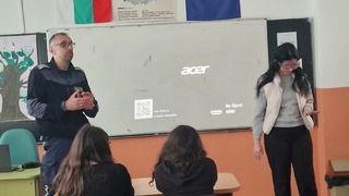 „Безопасността на пътя е споделена отговорност – всяка грешка има последствия“ – инспектор от „Пътна полиция“ – Смолян се срещна с ученици от СПГТС „Никола Вапцаров“