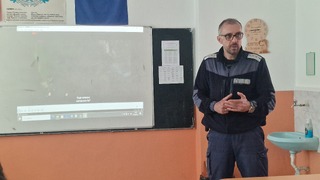 „Безопасността на пътя е споделена отговорност – всяка грешка има последствия“ – инспектор от „Пътна полиция“ – Смолян се срещна с ученици от СПГТС „Никола Вапцаров“