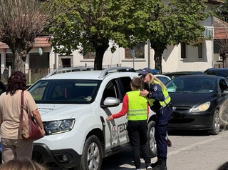 Детското полицейско управление в Етрополе със занятие по контрол на пътното движение