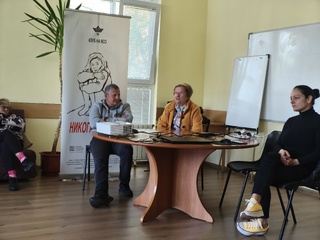 Инспектор от Детска педагогичека стая в Търговище - с беседа  на  работна среща по проект за превенция на насилието над деца