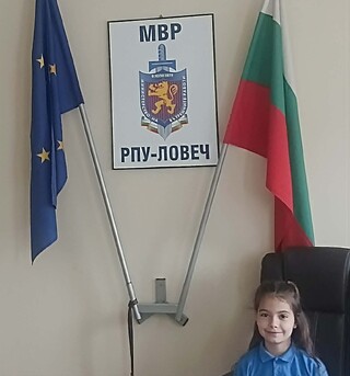 Малките полицаи от Детско полицейско управление при ЧОУ „Свети Седмочисленици“ гостуваха в РУ Ловеч, по повод деня на ученическото самоуправление