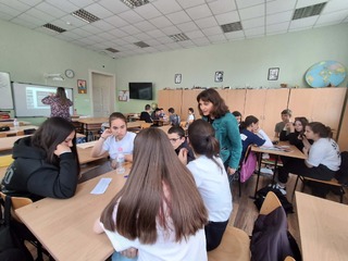 Шестокласници обсъдиха темата за агресията в училище с инспектора в Детска педагогическа стая
