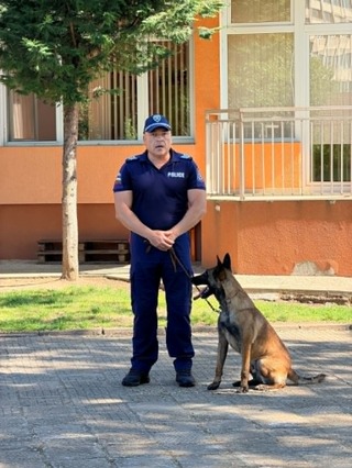 Полицейското куче Нерон гостува на децата от ДГ „1-ви юни“ в Ловеч