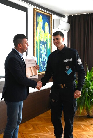 „24 май – Деня на светите братя Кирил и Методий, на българската азбука, просвета и култура и на славянската книжовност" бе темата на литературния конкурс на Академията на МВР