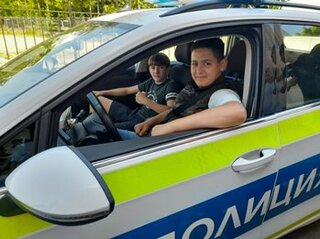 Ученици от Спортното училище и служители от "Пътна полиция" в Сливен разговаряха по теми за пътната безопасност