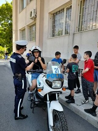 Ученици от Спортното училище и служители от "Пътна полиция" в Сливен разговаряха по теми за пътната безопасност