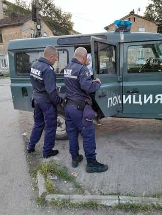Двама обвинени и задържани след побоя в „Хумни дол“, мащабна полицейска акция обхвана квартала