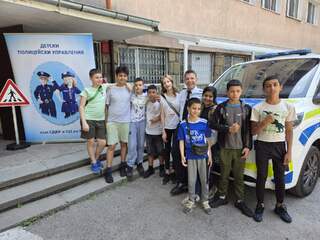 Широки усмивки и незабравими спомени след успешно завършен курс „Детско полицейско управление“ в столичното училище за деца с увреден слух