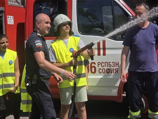 Широки усмивки и незабравими спомени след успешно завършен курс „Детско полицейско управление“ в столичното училище за деца с увреден слух