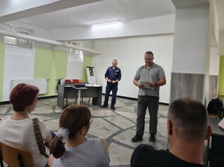Полицейски служители се включват в родителските срещи преди началото на лятната ваканция в област Силистра