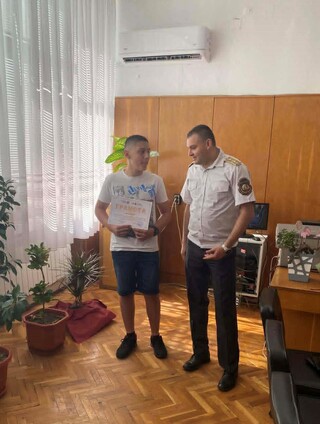 РД „Пожарна безопасност и защита на населението“ – Силистра отличи местни гимназисти за участие в литературен конкурс