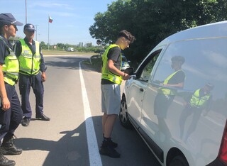 Ученици от елитна гимназия в Монтана участваха в проверки на Пътна полиция по метода на „Широкообхватния контрол“