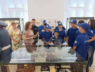 Млади доброволци от Детско полицейско управление – Радомир получиха сертификати за успешно завършено обучение