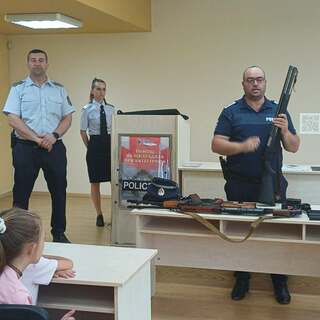50  малчугани от образователен център „Усмивки“ в Търговище гостуваха в сектор „Пътна полиция“ в Националния ден за безопасност на движението по пътищата
