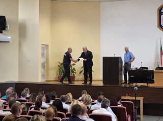 Служители на ГДНП, проявили професионализъм и решителност в постигането на високи резултати, бяха отличени за празника на  МВР