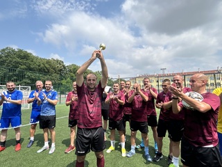 Полицейски служители от ОДМВР – Шумен и огнеборци от РДПБЗН – Шумен премериха сили в традиционния турнир по футбол на малки вратички