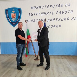 Директорът на ОДМВР-София награди доброволци от Годеч, участвали в среднощна спасителна акция