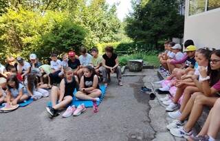 Деца от Шумен, обхванати в летни занимания, научиха днес каква е ролята на инспектора от Детска педагогическа стая и в какви случаи работи той