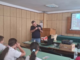 Деца от Летен клуб „Моето лято без риск“ гостуваха на полицията в Силистра