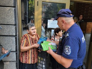 Полицейските служители от Районно управление – Нови пазар проведоха превантивни беседи с хората от третата възраст, и ги информираха как да се предпазят от различни престъпления