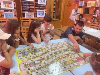   Гости в Библиотеката в Рила бяха полицаят Ив. Стоянов и инспекторът ДПС В. Велинов